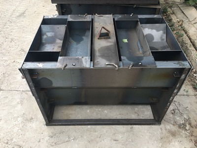 生产水泥隔离墩模具的窍门方法 保定隔离墩钢模具厂设备完善